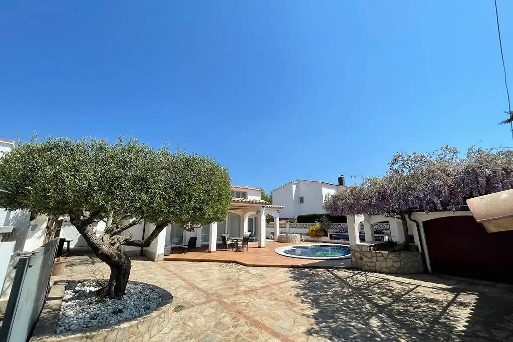 Holiday home Villa Cozy Empuriabrava Piscina Privada Spain